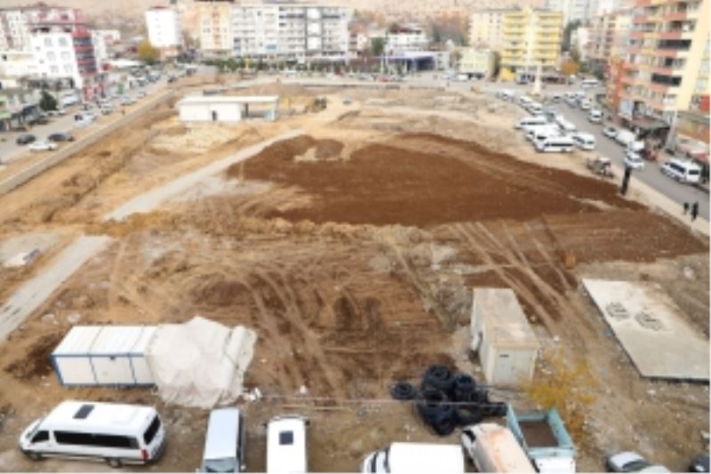 Silvan 1’inci Kılıçarslan Kent Meydanı’nda çalışmalar devam ediyor