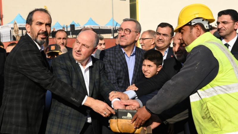 Başkan Güngör, Uygulama Cami ve Kur’an Kursu’nun Temel Atma Törenine Katıldı
