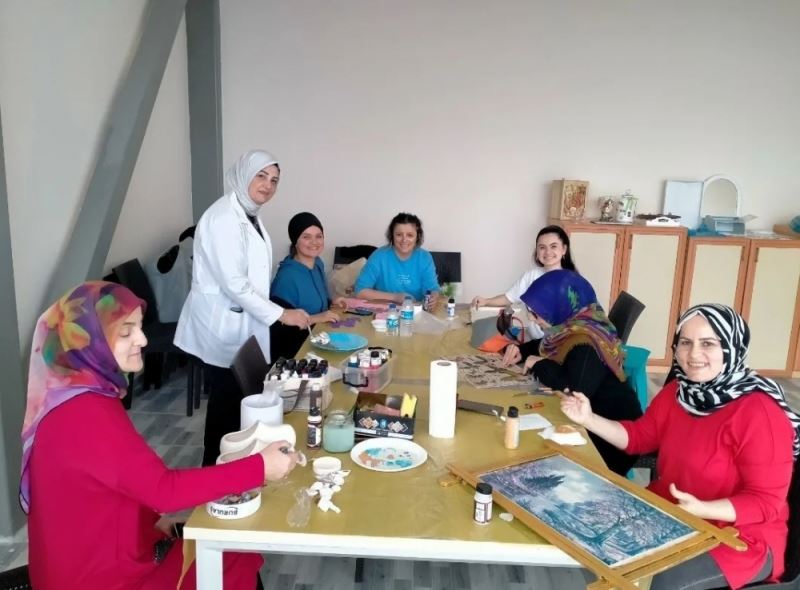 Büyükşehir, kadınların yanında