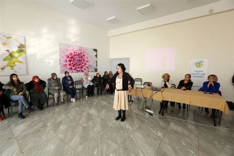Dilden Dökülmeyenler Bedenden Dökülüyor