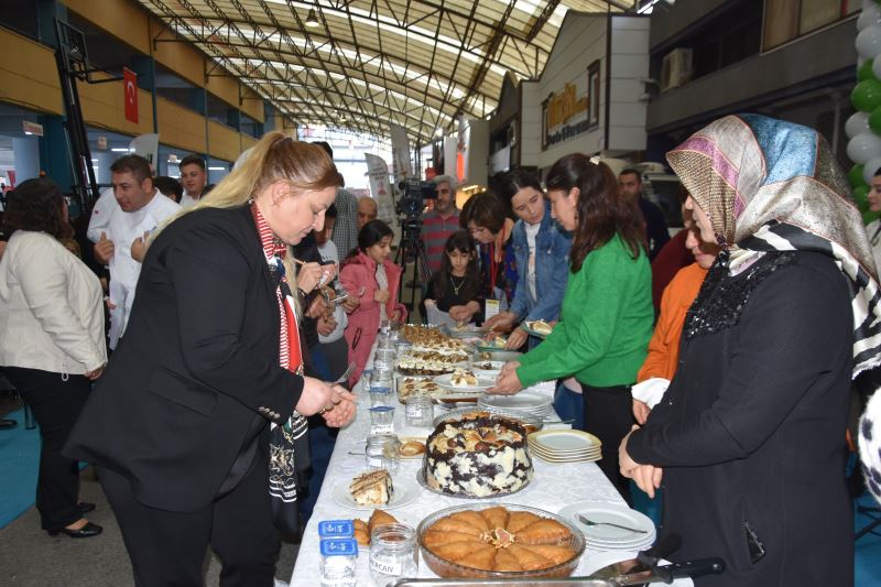 Nazilli Tarım Hayvancılık ve Gıda Fuarında kestane ve incirden gelen lezzet yarışması düzenlendi.