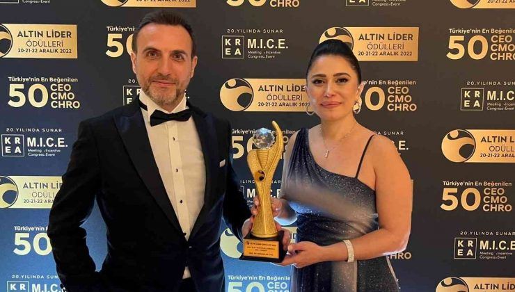 ALTIN LİDER ÖDÜLLERİ SAHİPLERİNİ BULDU.. EN BEĞENİLEN CEO ASLI ELİF