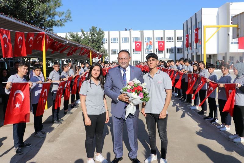 BAŞKAN YILMAZ, ŞEHİTLER KÜTÜPHANESİ’NİN AÇILIŞINDA GENÇLERE SESLENDİ;