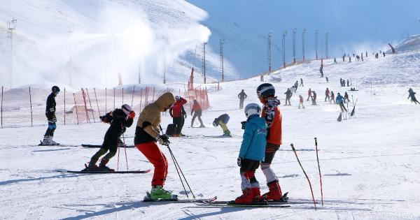 KAYAK MERKEZLERİNDE YILBAŞINDA KAR BEKLENTİSİ.. SEZON AÇAMAYANLAR VAR