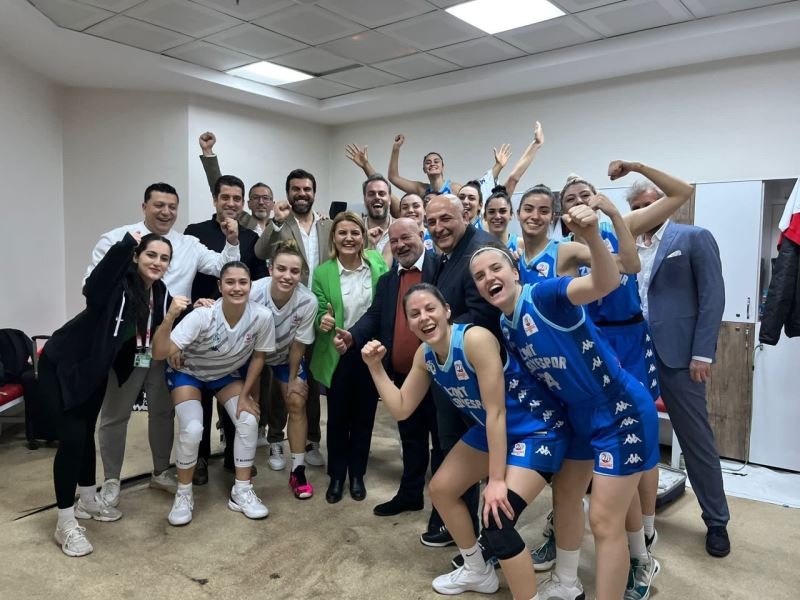 İZMİTLİ PERİLERDEN GÖRKEMLİ GALİBİYET