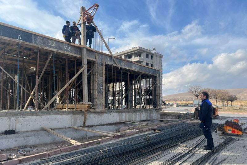Zabıta Müdürlüğü ekipleri İlçemiz genelinde faaliyet gösteren tün inşaat firmalarını yerinde kontroller ederek uymaları gereken kuralları gerek resmi yazışma ile gerekse sözlü uyarı da bulunmuşlardır.