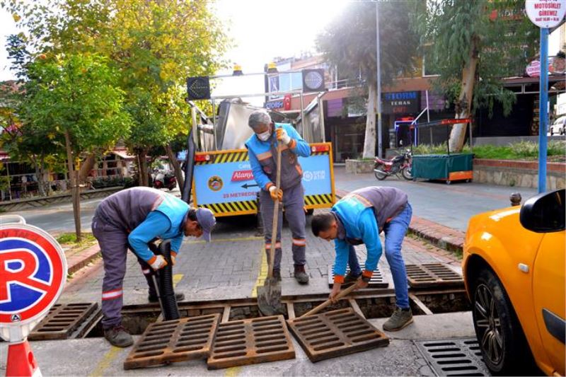 ALANYA BELEDİYESİ KENDİ ÜRETTİĞİ SİSTEM İLE ŞEHİRDEKİ TÜM MAZGALLARI TEMİZLEDİ