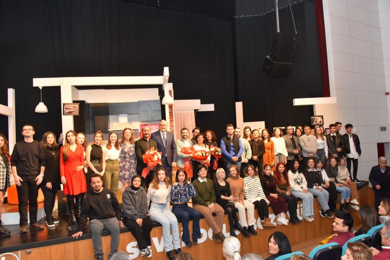 BOZÜYÜK BELEDİYE TİYATROSU’NDAN MUHTEŞEM SEZON AÇILIŞI
