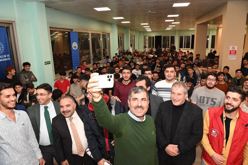 ✅ BAŞKAN ASYA, DANİŞMEND GAZİ YURDU ÖĞRENCİLERİYLE BİR ARAYA GELDİ