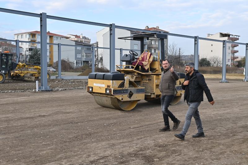 Başkan Yüksel Altınova Kapalı Pazaryeri projesini yerinde inceledi