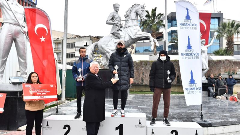 Menemen’de devrim şehitlerine saygı günü