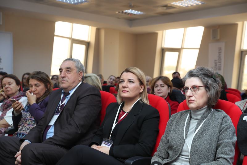 İZMİT BELEDİYESİ EV SAHİPLİĞİNDEKİ KADIN KOOPERATİFLERİ VE YEREL YÖNETİMLER ÇALIŞTAYI İŞBİRLİĞİ ADIMLARIYLA SONA ERDİ
