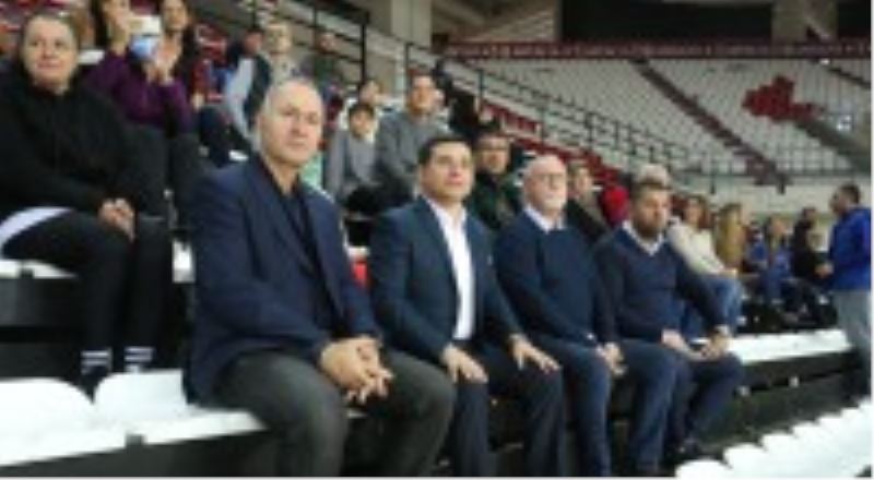Tütüncü’den Kız Basketbol Takımına destek sözü