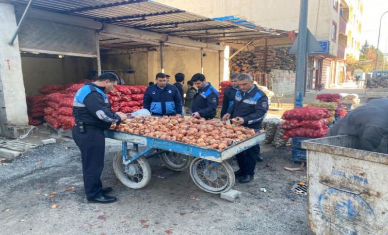 Büyükşehir Zabıta, Akçakale’de Küflenmiş Patates Ele Geçirdi