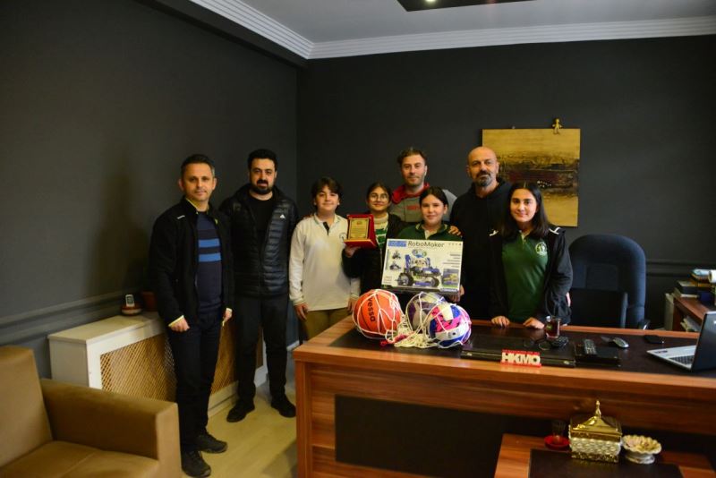 Sıfır Atık projesi kapsamında atık pil toplama ve e-atık toplama kampanyamıza katılarak dereceye giren okullara ödüllerini takdim ettik.