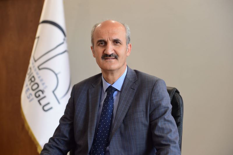 BAŞKAN OKAY, “SARIKAMIŞ ŞEHİTLERİNİ RAHMET VE MİNNETLE ANIYORUM” DEDİ.