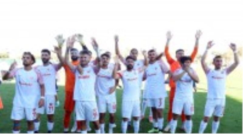 Kepez zirveyi bırakmıyor.
