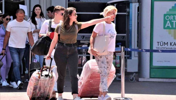 ANTALYA’DA TURİZMDE YENİ REKOR.. 11 AYDA 13.2 MİLYON TURİST GELDİ