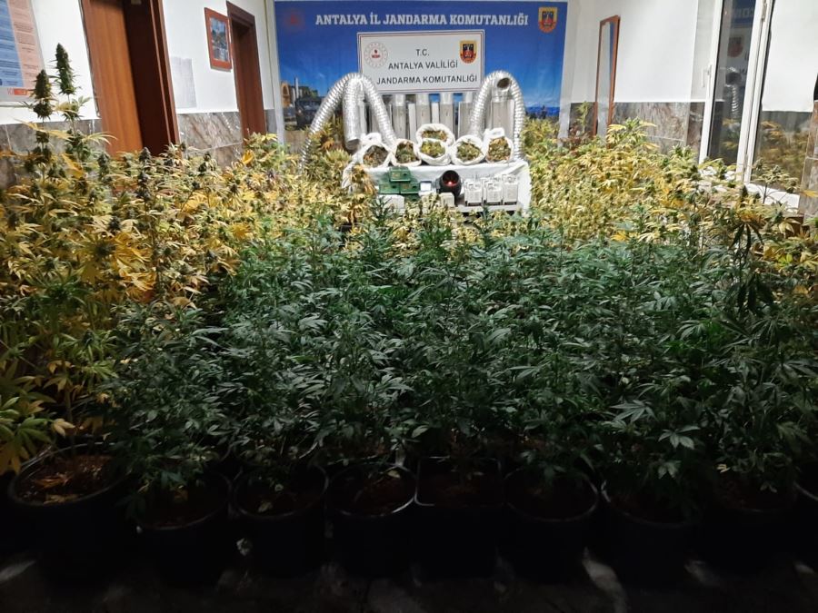 ZEHİR TACİRİ UYUŞTURUCU MADDE İMAL ETTİĞİ LABORATUVARINDA YAKALANDI