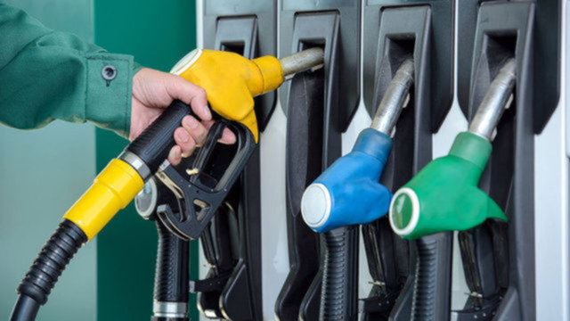 ARAÇ SAHİPLERİ BU HABERİ BEKLİYORDU.. BENZİN VE MOTORİNE BÜYÜK İNDİRİM