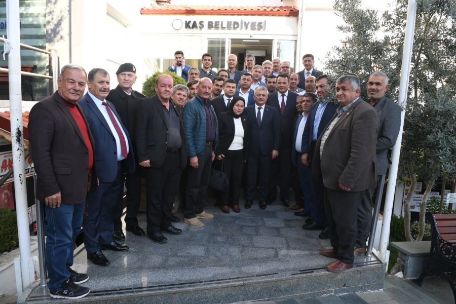 VALİ YAZICI KAŞ MUHTARLARI İLE BİR ARAYA GELDİ