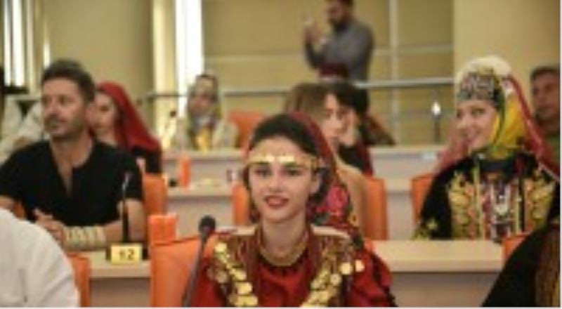 Tütüncü, Dünya’nın folklor renklerini ağırladı