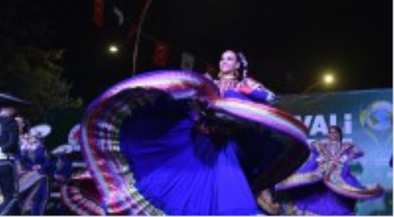 Kepez’in 6. Uluslararası Folklor Festivali’ne Muhteşem Gala