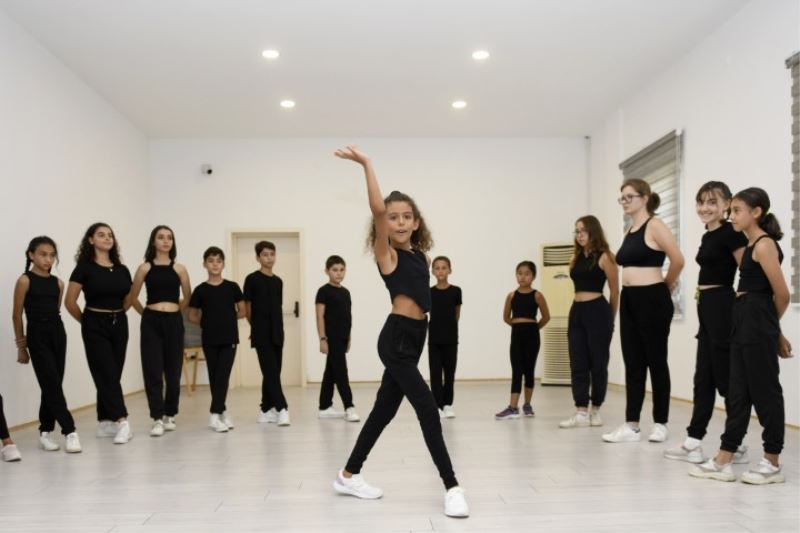 Muratpaşa’da salon dansları topluluğu