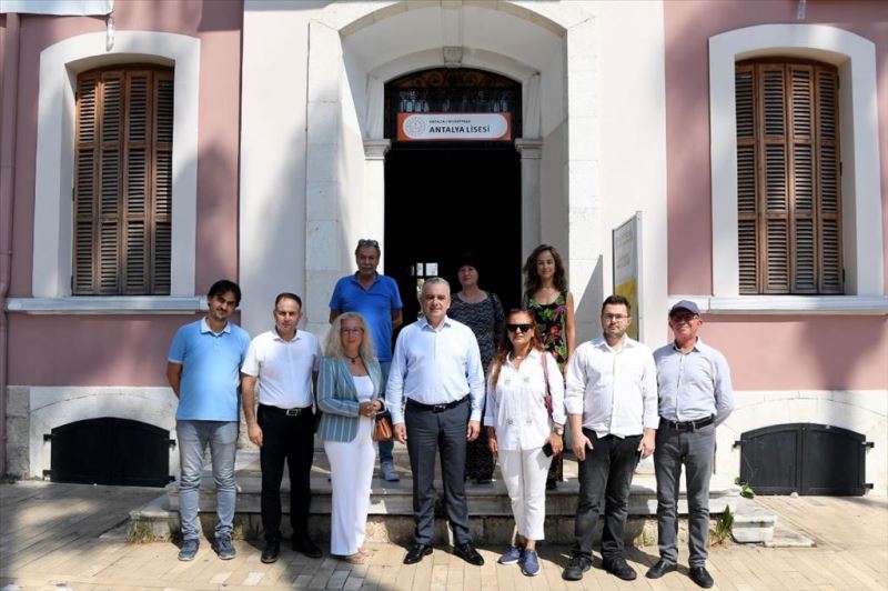 Esen’den ‘Antalya Lisesi’ne sahip çıkalım vurgusu