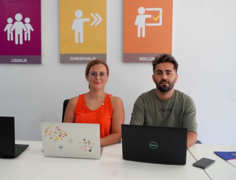 Jelibot: kendi kendine öğrenen dijital asistan