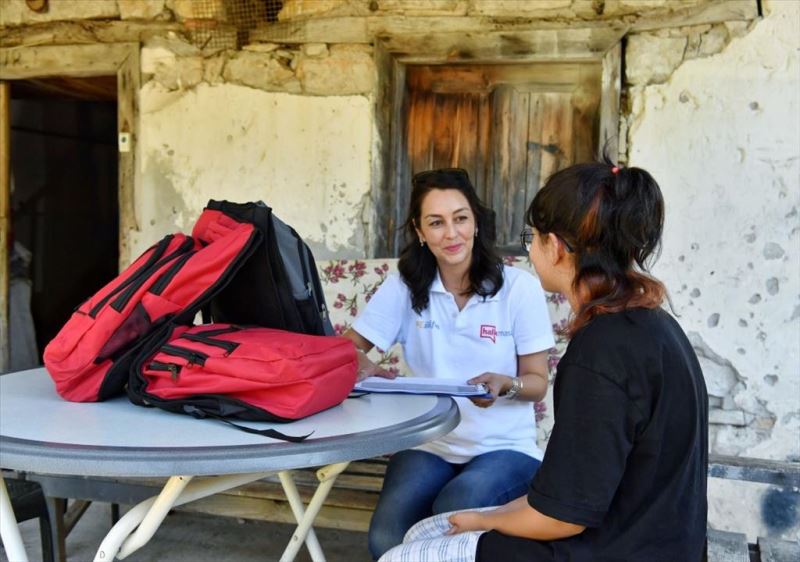 Kırsaldaki çocuklara kırtasiye desteği