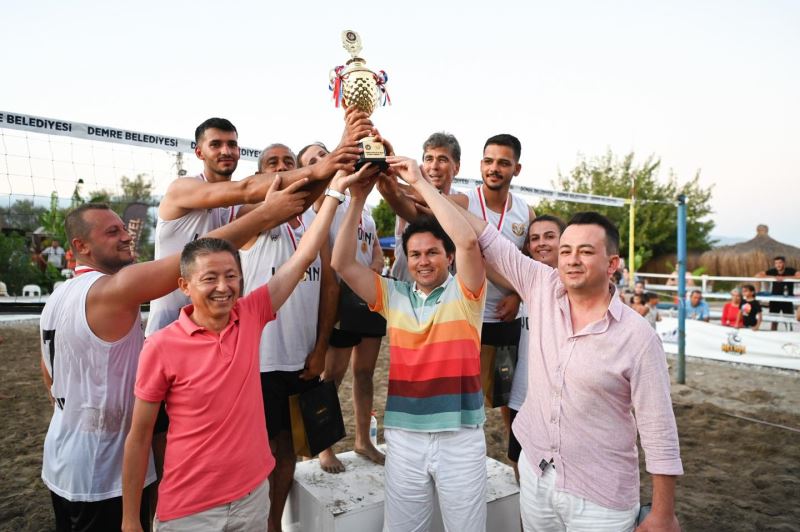 Taş Cafe&Beach’in 2. Geleneksel Voleybol Turnuvası final Maçı