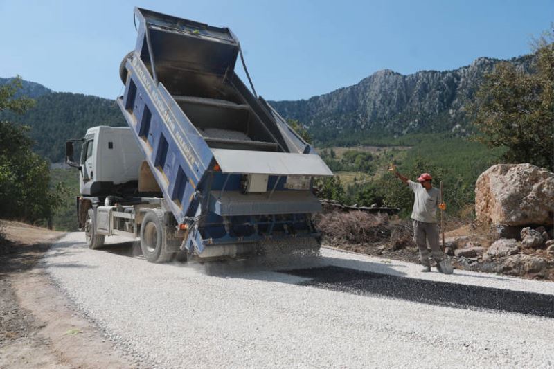 Serik’te 30 Kilometrelik  Grup Yolu Asfaltlanıyor