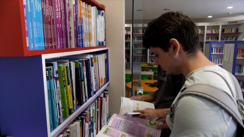Geri dönüşümden öğrencilere kitap