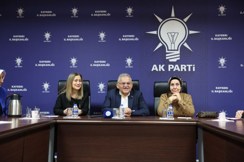 Büyükkılıç, AK Parti Kayseri İl Kadın Kolları Üyeleri ile İstişare Toplantısı Gerçekleştirdi