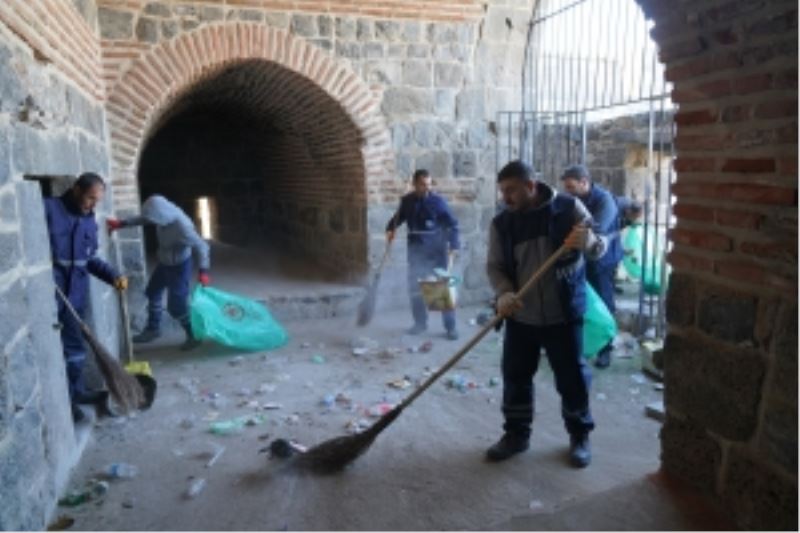 Sur dipleri ve burçlar temizlendi