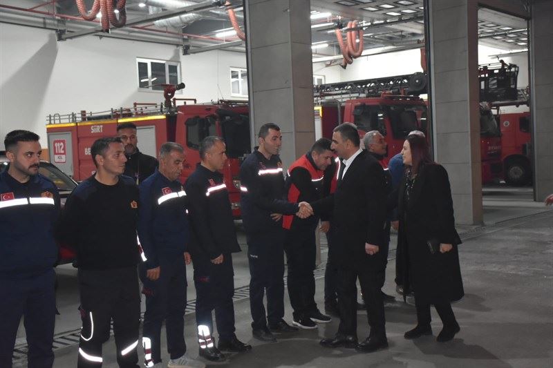 VALİ /BELEDİYE BAŞKAN V. HACIBEKTAŞOĞLU, YILIN İLK SAATLERİNDE GÜVENLİK GÜÇLERİNİ, SAĞLIK VE İTFAİYE PERSONELİNİ ZİYARET ETTİ