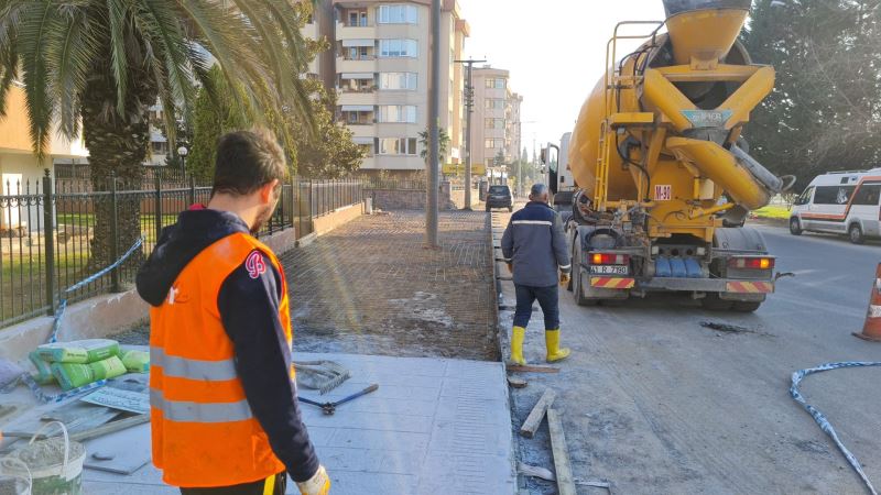 İZMİT BELEDİYESİ, PLAJYOLU’NDA MESAİSİNE DEVAM EDİYOR
