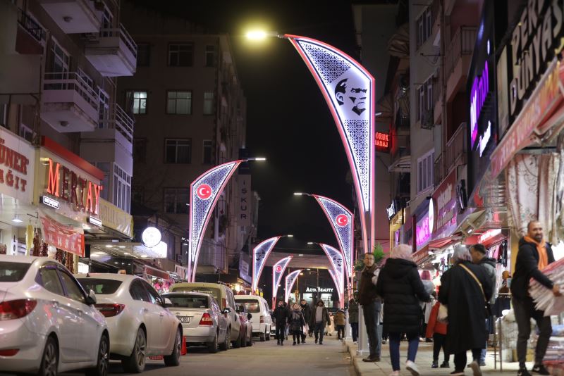 İSTİKLAL CADDESİ DE ARTIK ATATÜRK’ÜN IŞIĞIYLA AYDINLANIYOR!