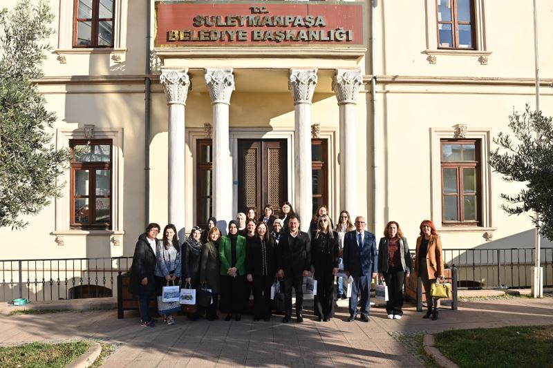 Başkan Yüksel İskeçe Türk Birliği üyesi hanımları ağırladı