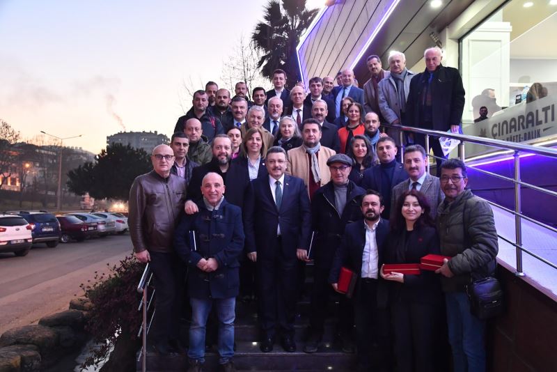 Genç, gazetecilerle buluştu!