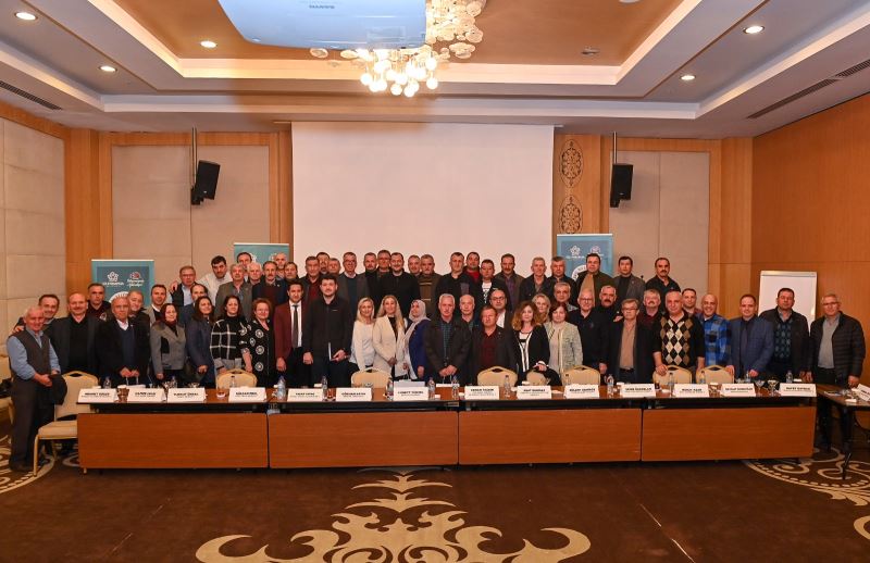 Başkan Yüksel mahalle muhtarları ile çalışma kampında bir araya geldi