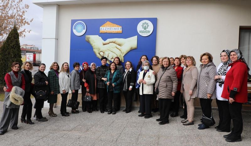 KONYA PROTOKOLÜNÜN EŞLERİNDEN ALZHEIMER GÜNDÜZ YAŞAM MERKEZİ’NE ZİYARET