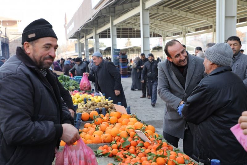 Belediye Başkanımız Av. Mustafa İlmek, İlçe pazarını ziyaret ederek, pazarcı esnafımızın talep ve beklentilerini dinledi.