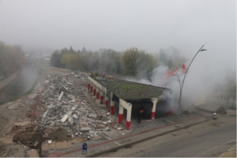İLUH DERESİ 1. ETAPTA YER ALAN ESKİ SAKATATÇILAR ÇARŞISI YIKILDI