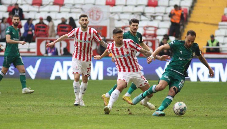 ANTALYASPOR KENDİ KENDİNE ETTİ.. VE SAHASINDA 2 PUAN KAYBETTİ