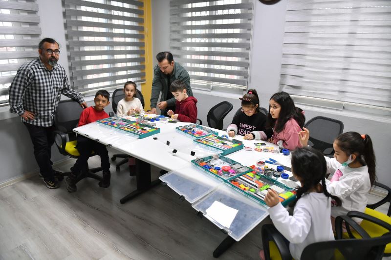 Robotik Kodlamayı Büyükşehir’le Öğreniyorlar