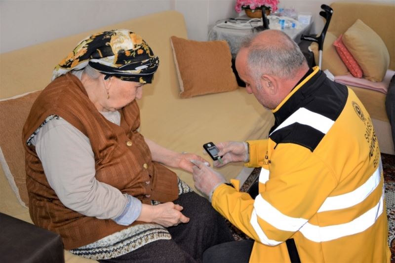 Evde sağlık hizmeti ile neşeleri yerinde