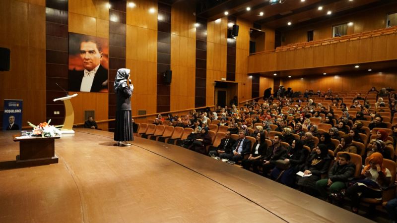 Aile Danışmanı Tongar, Ebeveynlere Çocuk Eğitimini Anlattı