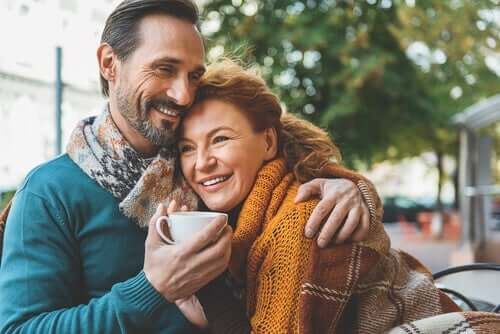 YAŞAYANLAR VE UZMANLAR ANLATIYOR.. 50 YAŞINDAN SONRA AŞK OLUR MU?